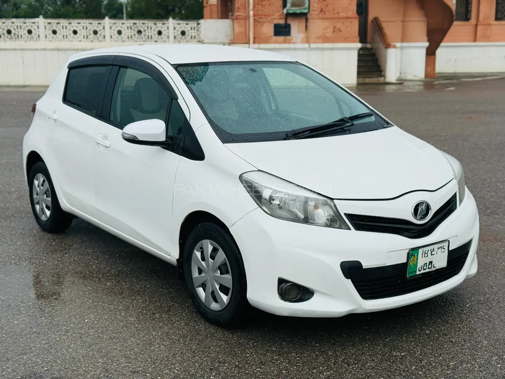 Toyota Vitz 2011 for Sale in Peshawar Image-1