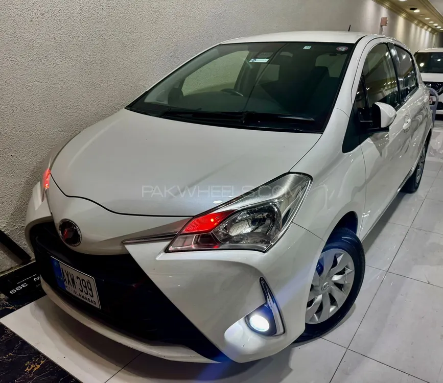 Toyota Vitz 2017 for Sale in Peshawar Image-1