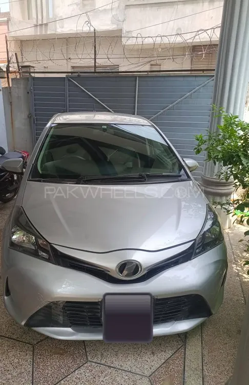 Toyota Vitz 2017 for Sale in Faisalabad Image-1