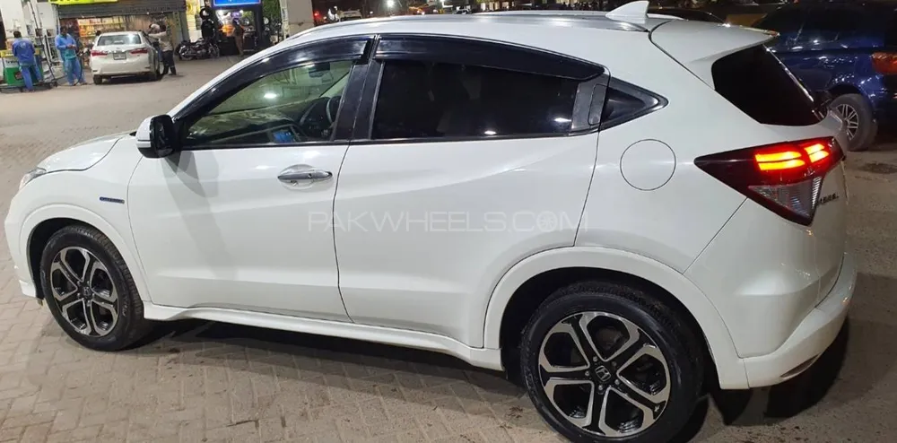 Honda Vezel 2014 for Sale in Karachi Image-1