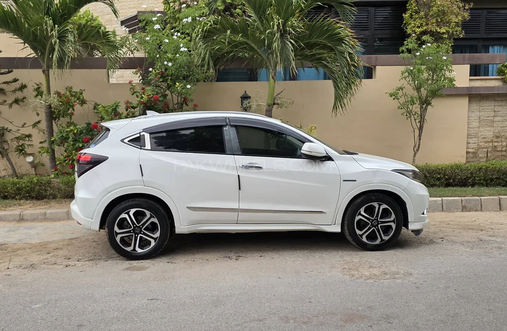 Honda Vezel 2014 for Sale in Karachi Image-1