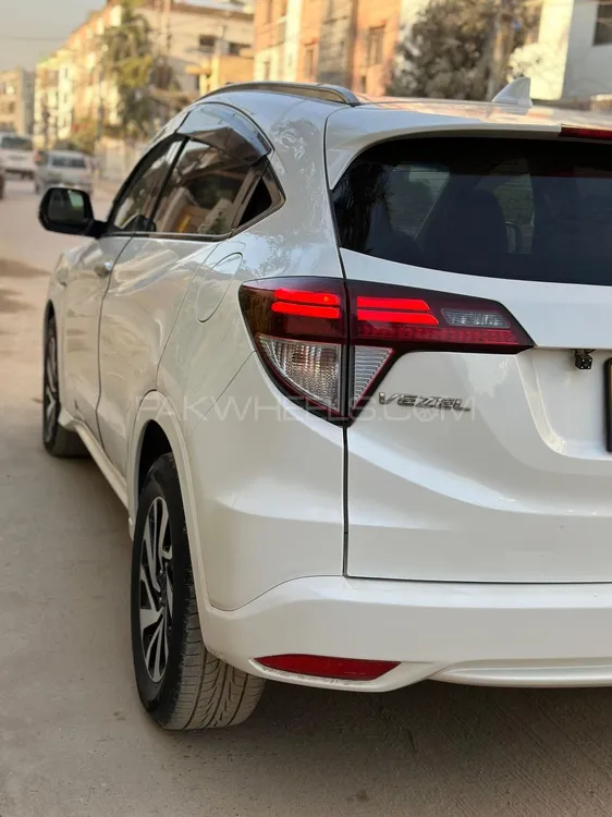 Honda Vezel 2015 for Sale in Karachi Image-1