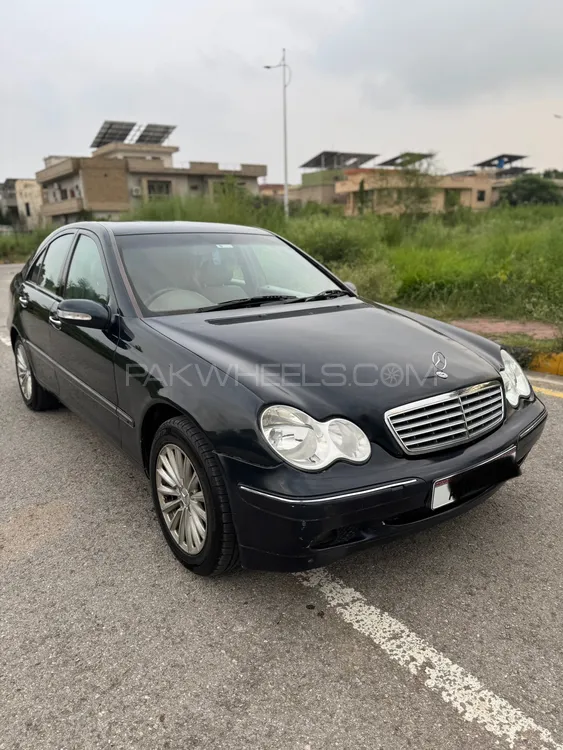 Mercedes Benz C Class 2003 for Sale in Islamabad Image-1