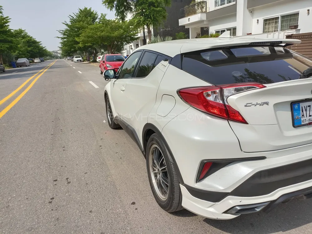 Toyota C-HR 2017 for Sale in Islamabad Image-1