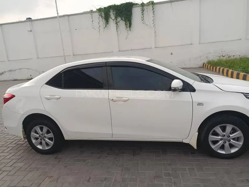 Toyota Corolla 2015 for Sale in Gujranwala Image-1
