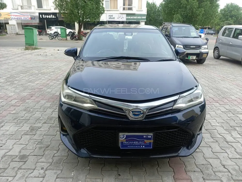 Toyota Corolla Axio 2017 for Sale in Lahore Image-1