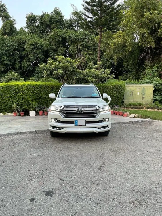 Toyota Land Cruiser 2017 for Sale in Islamabad Image-1
