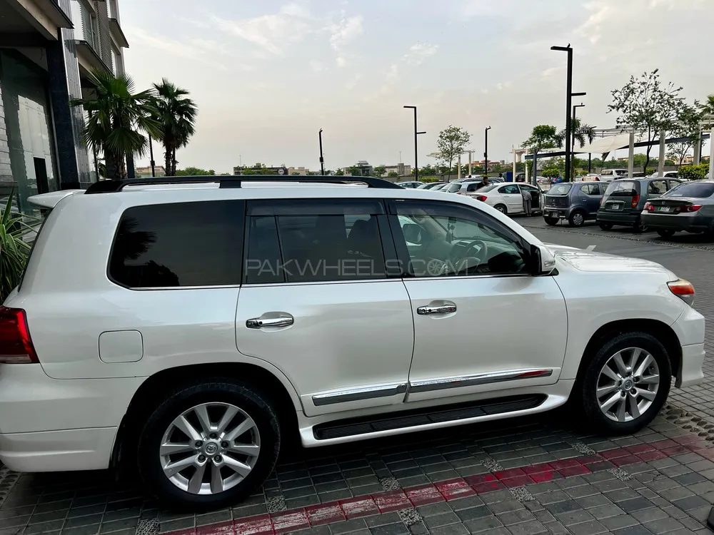 Toyota Land Cruiser 2013 for Sale in Lahore Image-1