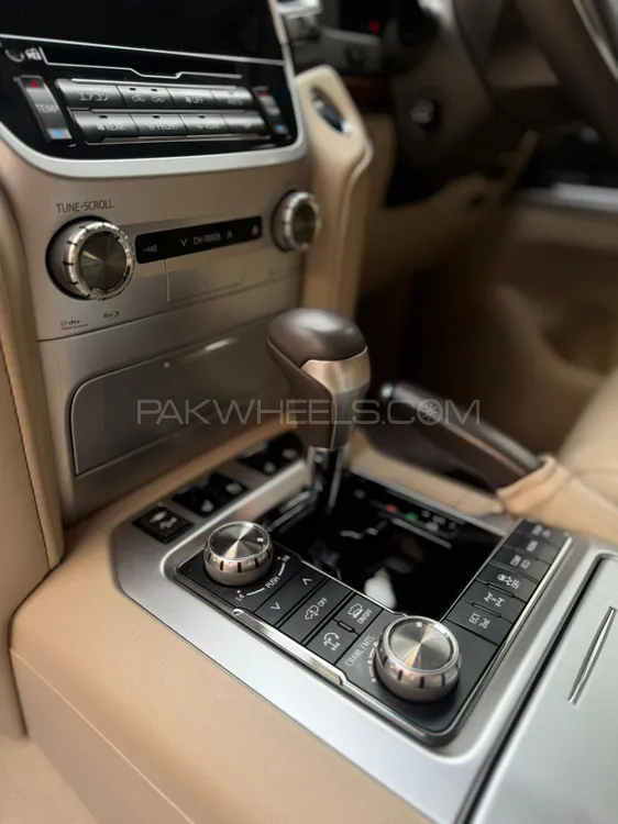 Toyota Land Cruiser 2017 for Sale in Islamabad Toyota Land Cruiser 2017 for Sale in Islamabad Image-4