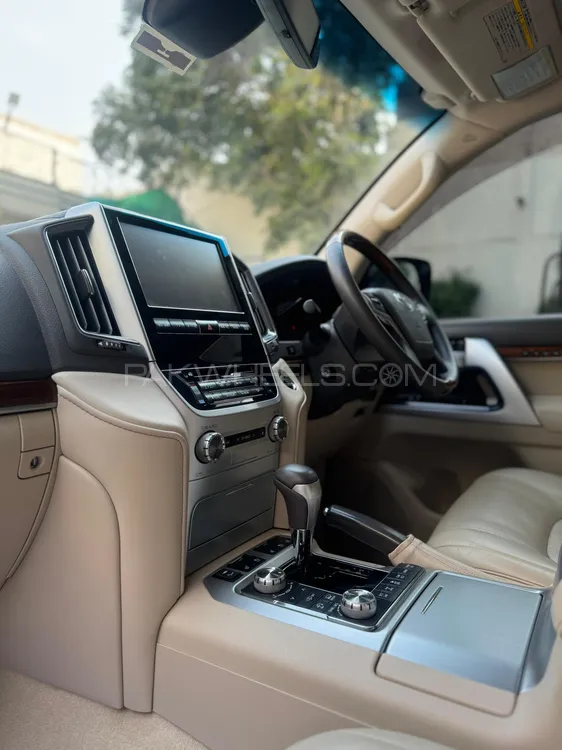 Toyota Land Cruiser 2017 for Sale in Islamabad Toyota Land Cruiser 2017 for Sale in Islamabad Image-7