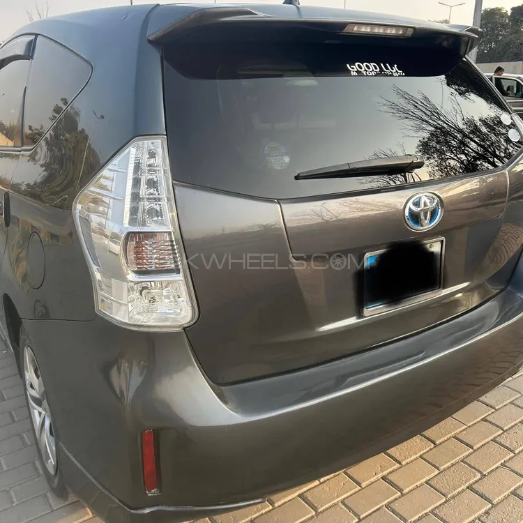Toyota Prius Alpha 2013 for Sale in Rawalpindi Image-1