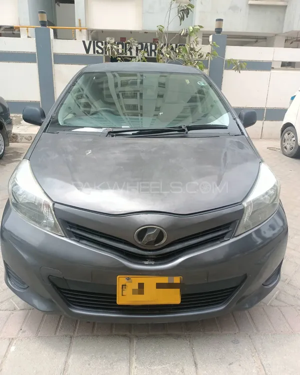 Toyota Vitz 2013 for Sale in Karachi Image-1