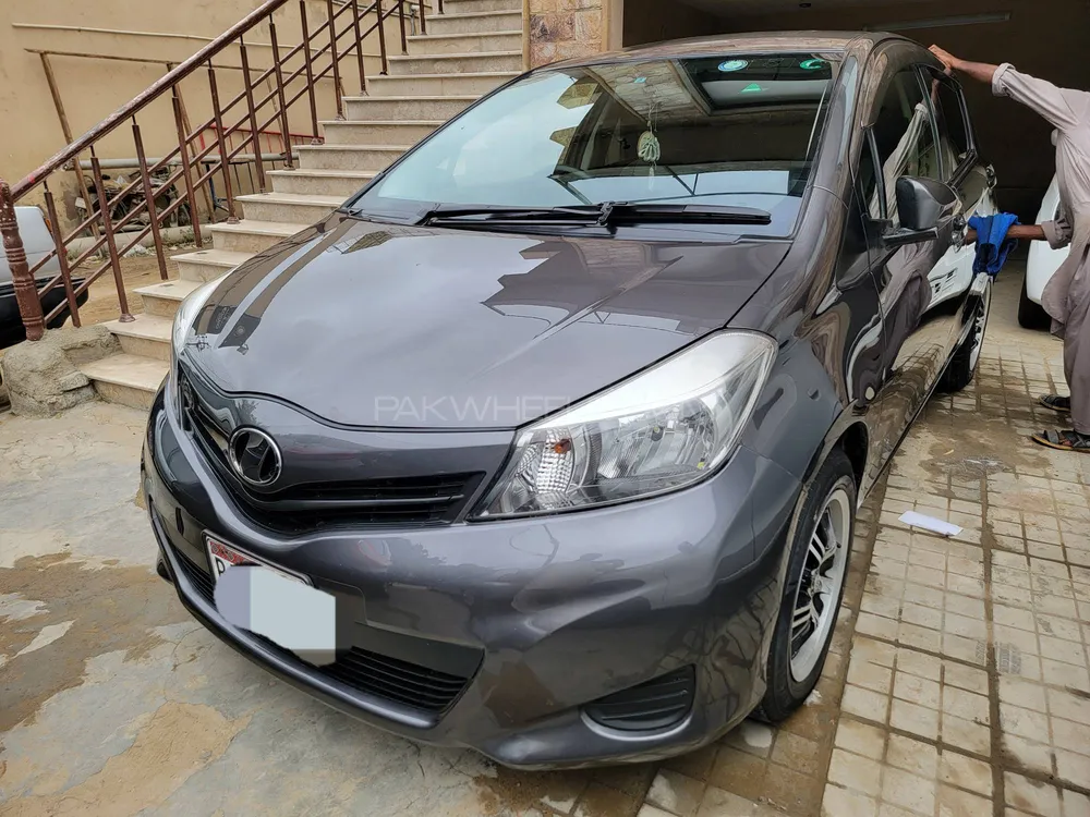 Toyota Vitz 2014 for Sale in Karachi Image-1