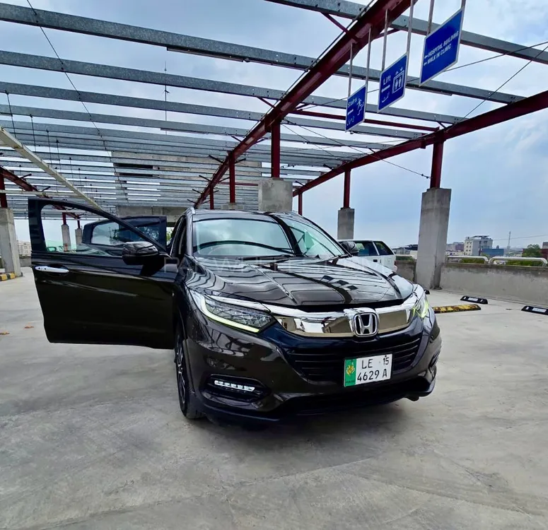Honda Vezel 2015 for Sale in Lahore Image-1