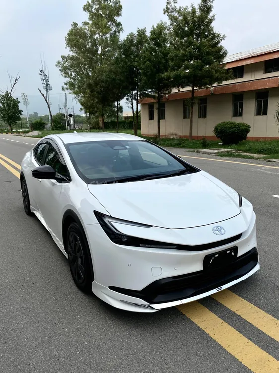 Toyota Prius 2023 for Sale in Islamabad Image-1