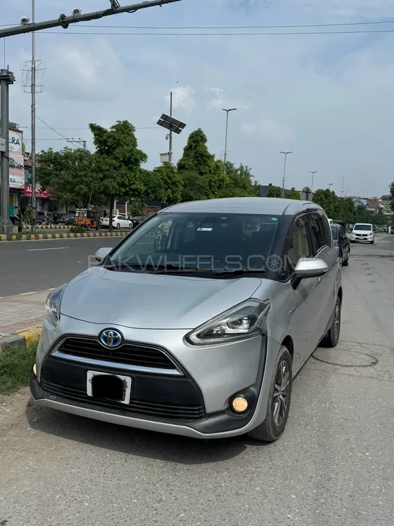 Toyota Sienta 2016 for Sale in Lahore Image-1