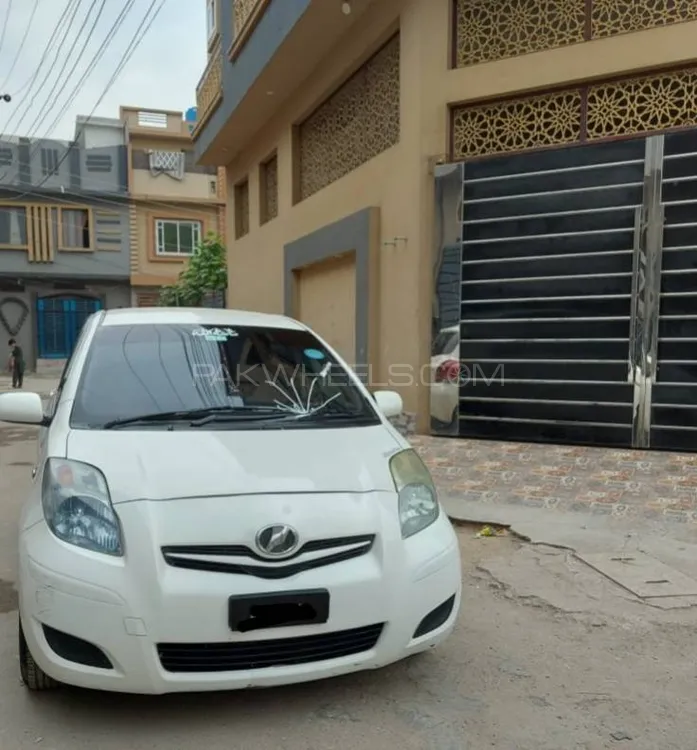 Toyota Vitz 2006 for Sale in Peshawar Image-1
