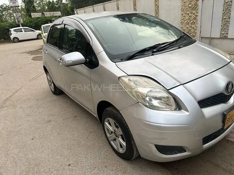 Toyota Vitz 2010 for Sale in Karachi Image-1