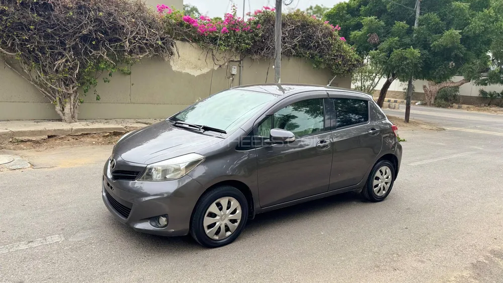 Toyota Vitz 2012 for Sale in Karachi Image-1