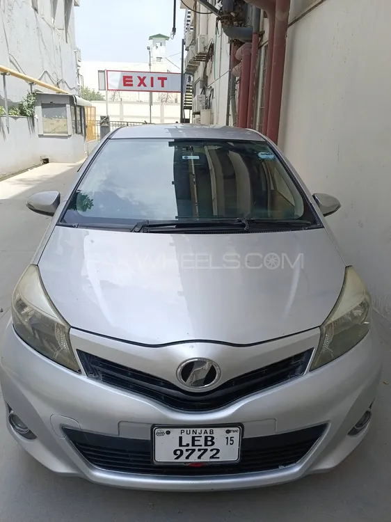 Toyota Vitz 2011 for Sale in Peshawar Image-1