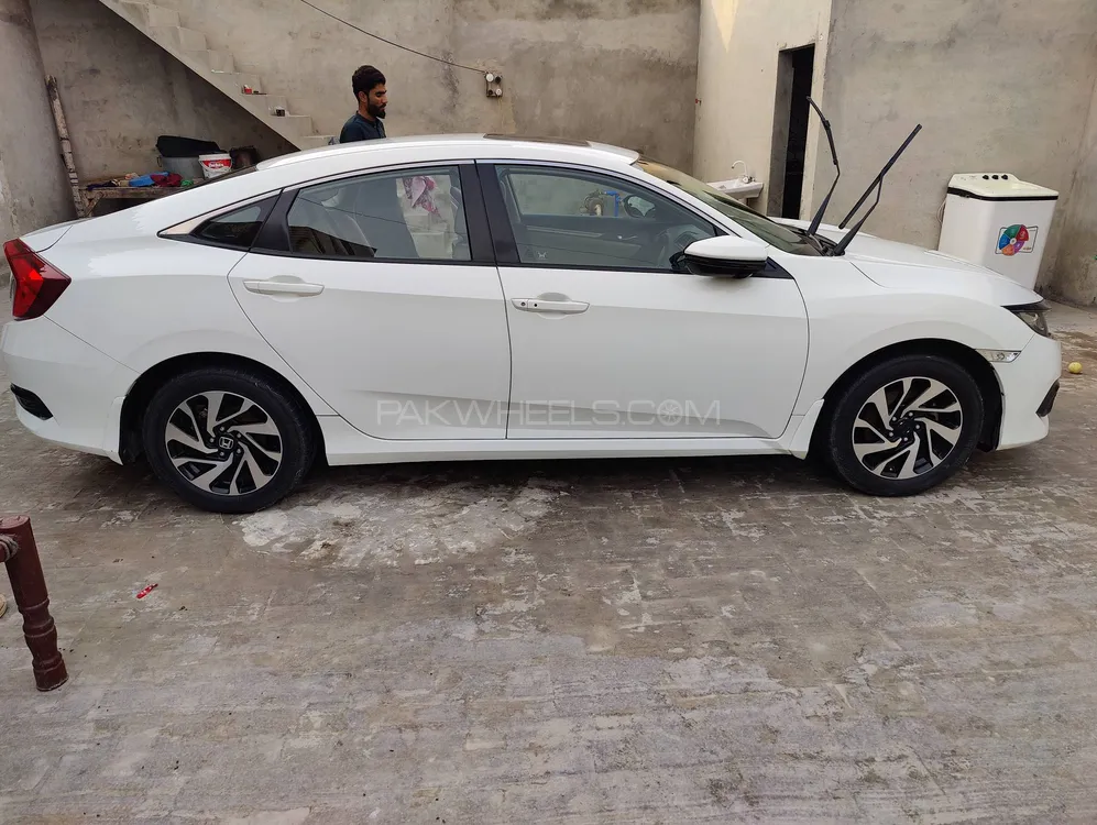 Honda Civic 2017 for Sale in Chichawatni Image-1