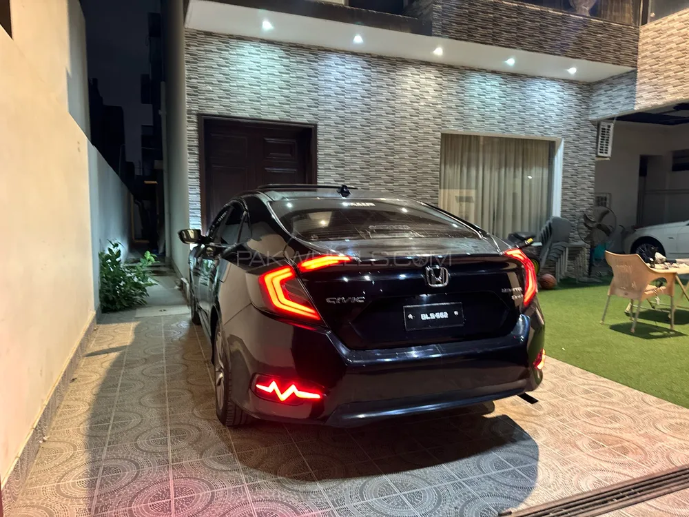 Honda Civic 2018 for Sale in Karachi Image-1