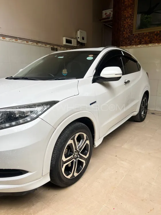 Honda Vezel 2015 for Sale in Faisalabad Image-1