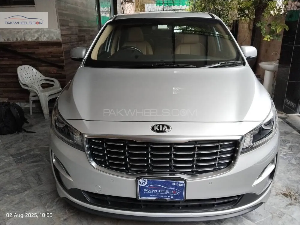 KIA Carnival 2018 for Sale in Lahore Image-1