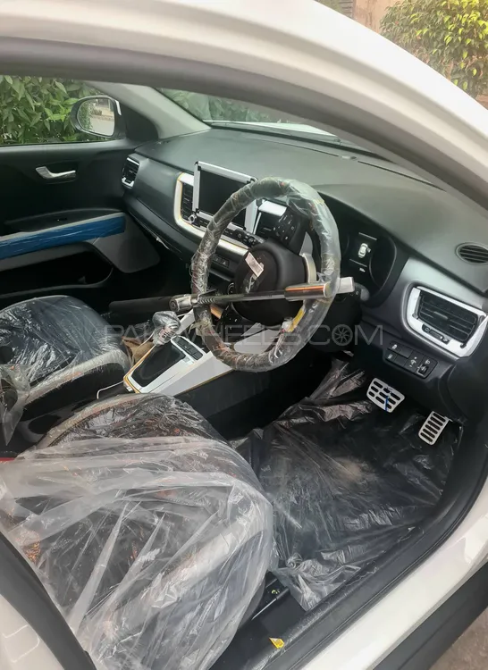 KIA Stonic 2025 for Sale in Karachi KIA Stonic 2025 for Sale in Karachi Image-3