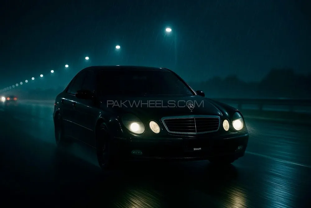 Mercedes Benz E Class 2004 for Sale in Jaranwala Image-1