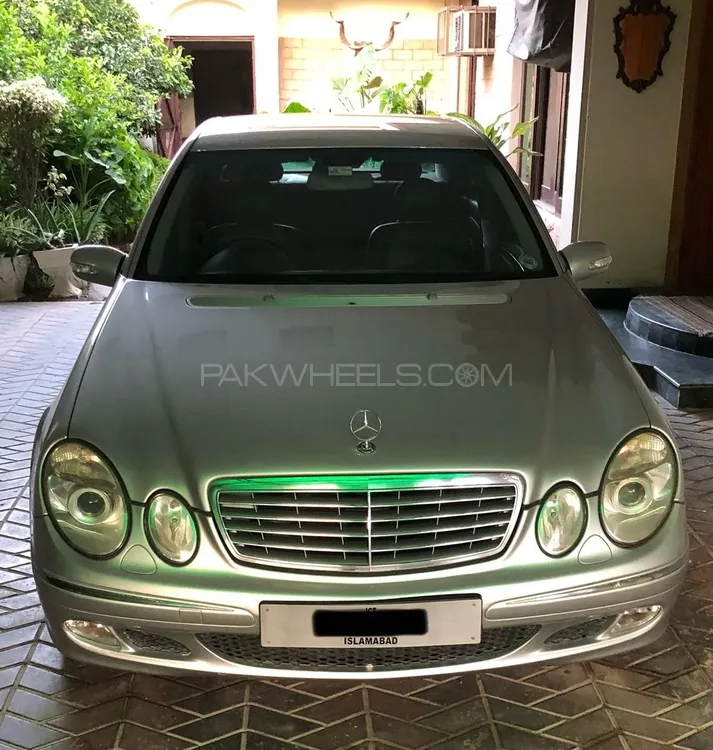Mercedes Benz E Class 2004 for Sale in Lahore Image-1