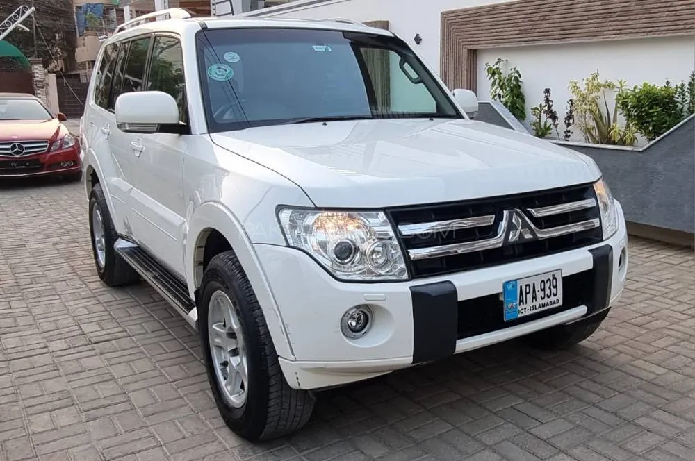 مٹسوبیشی پجیرو 2011 for Sale in کراچی Image-1