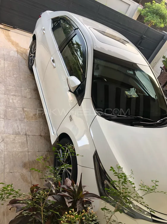 Toyota Corolla 2018 for Sale in Islamabad Image-1