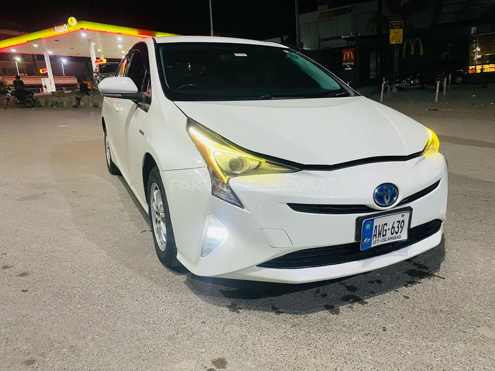 Toyota Prius 2017 for Sale in Lahore Image-1