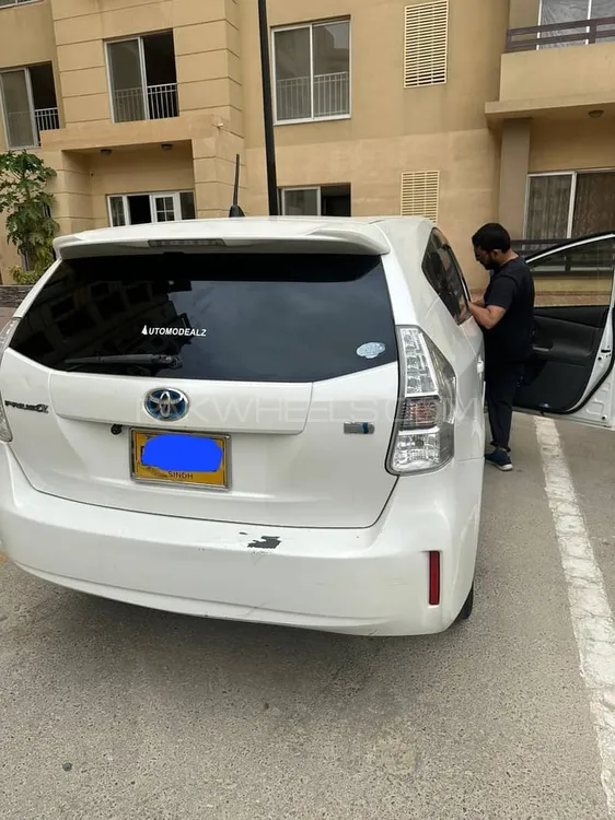 Toyota Prius 2012 for Sale in Karachi Image-1