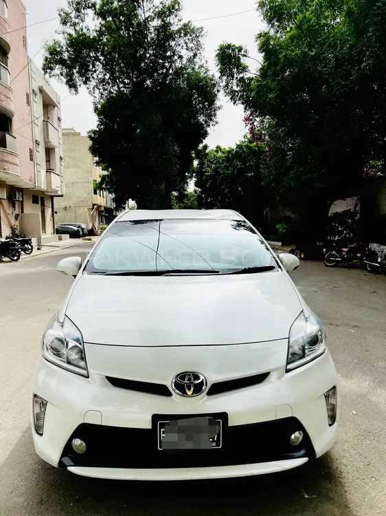 Toyota Prius 2015 for Sale in Karachi Image-1