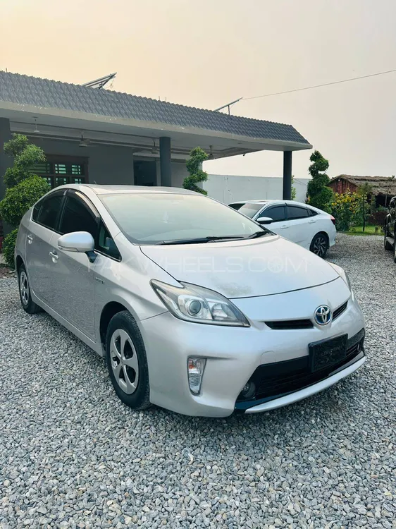 Toyota Prius 2012 for Sale in Mardan Image-1