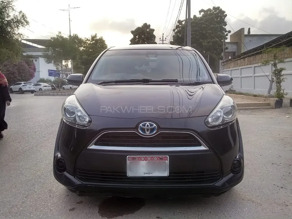 Toyota Sienta 2015 for Sale in Karachi Image-1