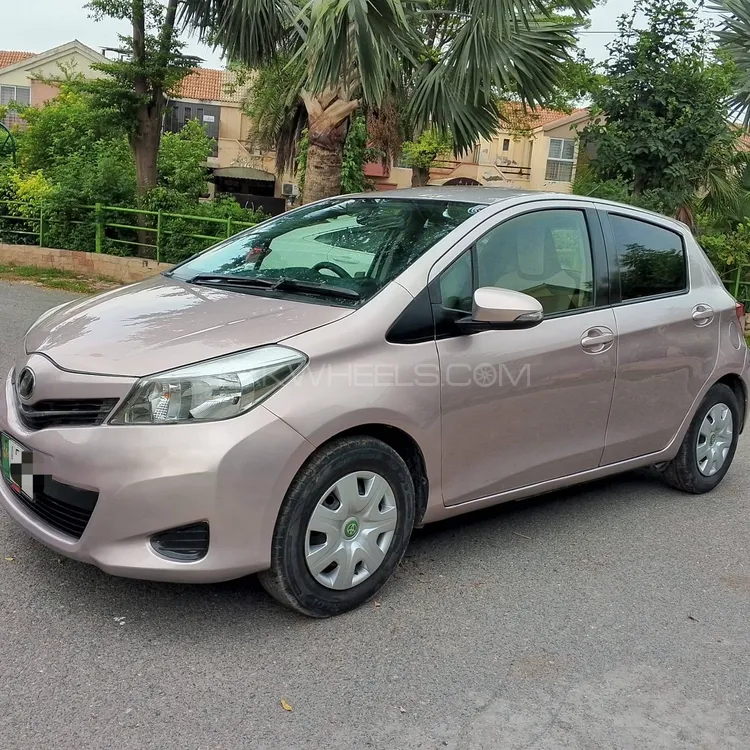 Toyota Vitz 2012 for Sale in Lahore Image-1