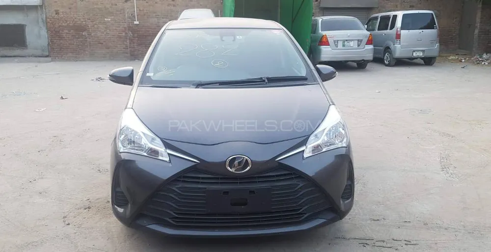 Toyota Vitz 2017 for Sale in Gujrat Image-1