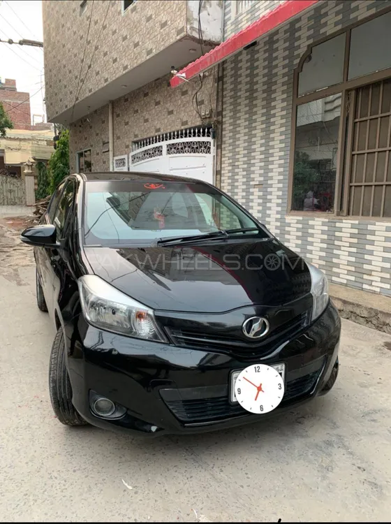 Toyota Vitz 2013 for Sale in Lahore Image-1