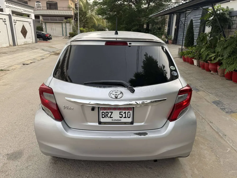 Toyota Vitz 2016 for Sale in Karachi Image-1