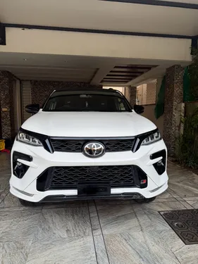 Toyota Fortuner GR-S 2024