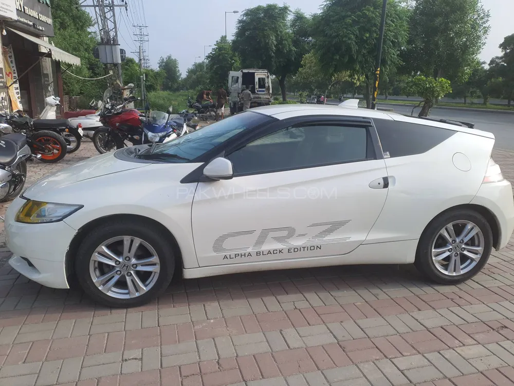 Honda CR-Z 2010 for Sale in Lahore Image-1