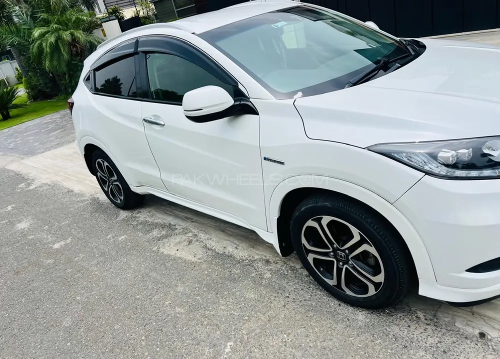 Honda Vezel 2015 for Sale in Lahore Image-1