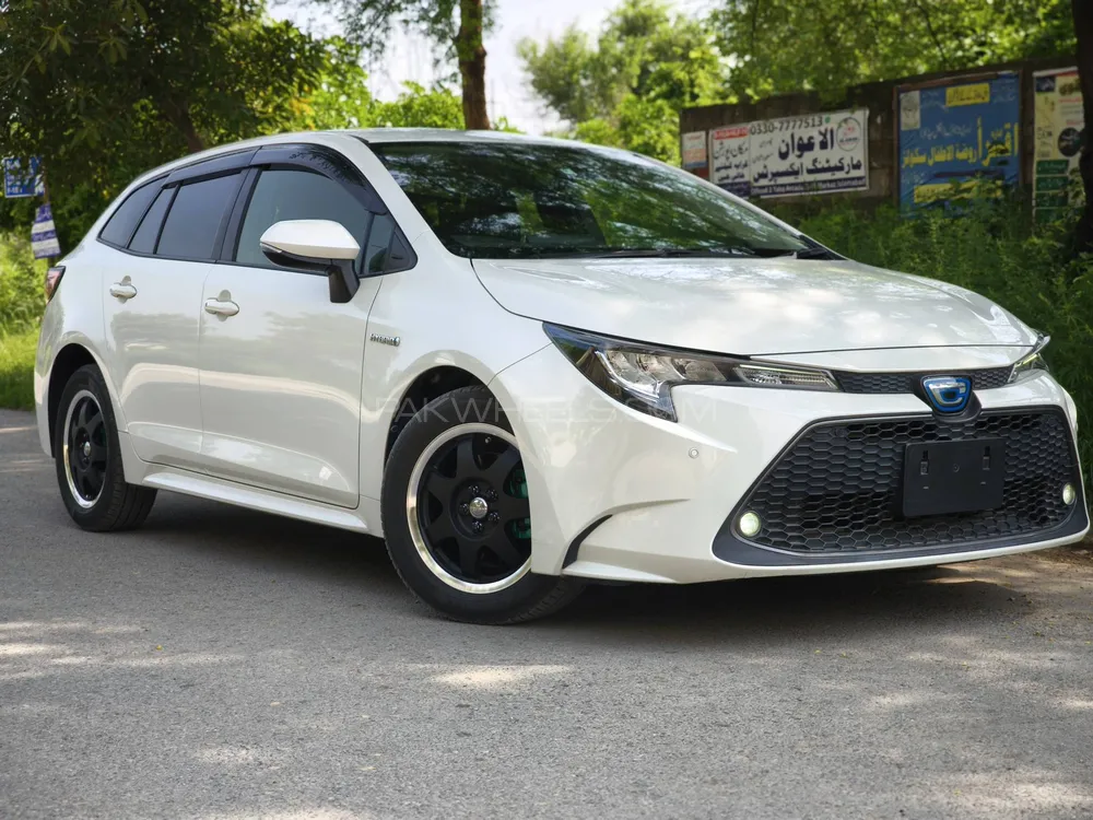 Toyota Corolla Touring 2020 for Sale in Islamabad Image-1