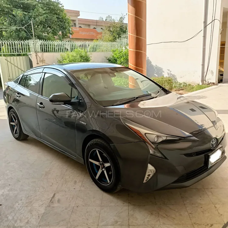 Toyota Prius 2016 for Sale in Faisalabad Image-1