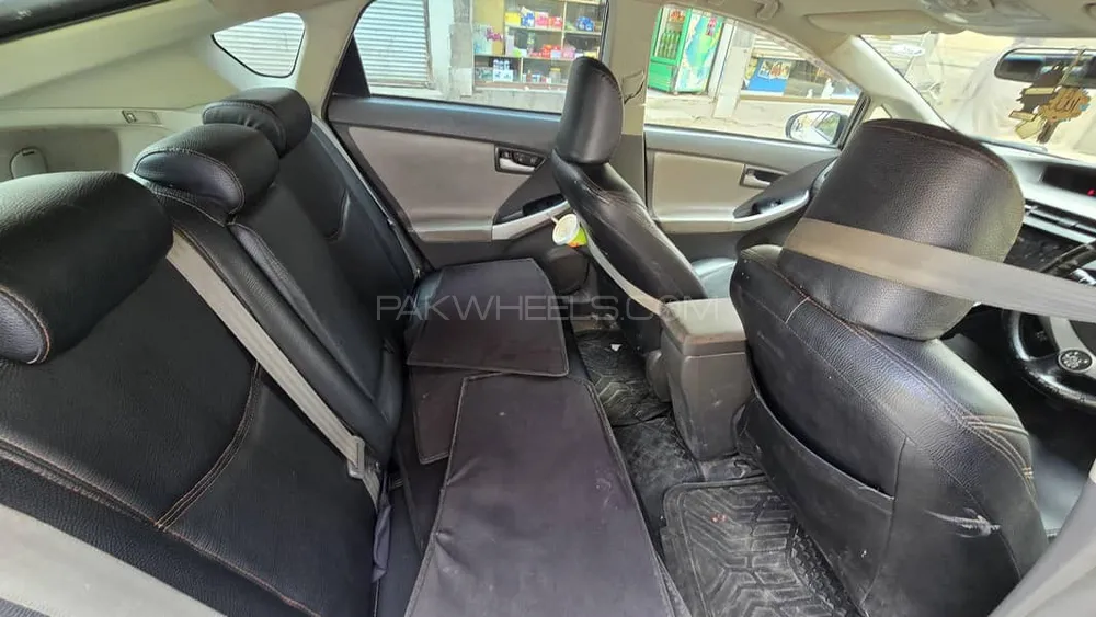 Toyota Prius 2010 for Sale in Peshawar Image-1