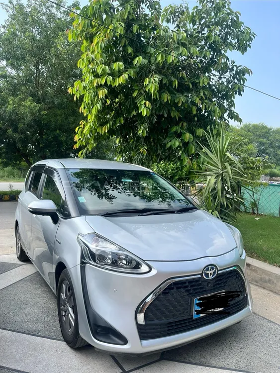 Toyota Sienta 2018 for Sale in Islamabad Image-1
