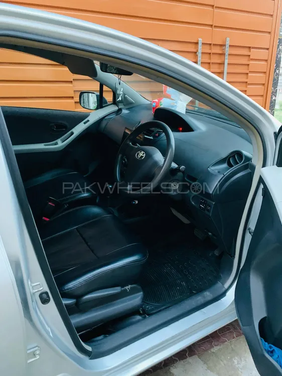 Toyota Vitz 2008 for Sale in Chakwal Image-1